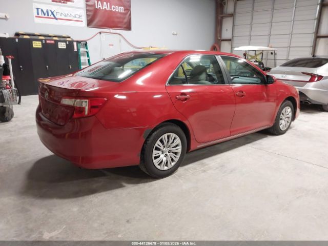 Toyota Camry Le Image 4