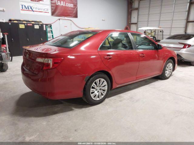 Toyota Camry Le Image 4