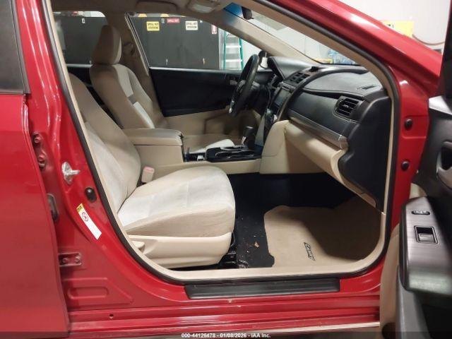 Toyota Camry Le Image 2