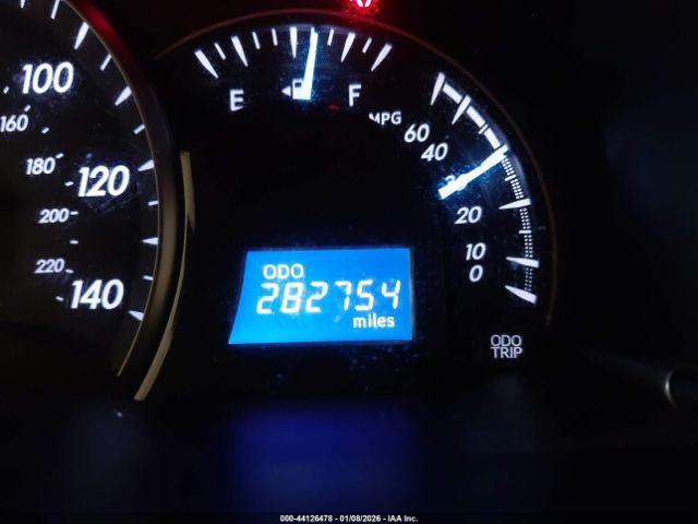 Toyota Camry Le Image 10