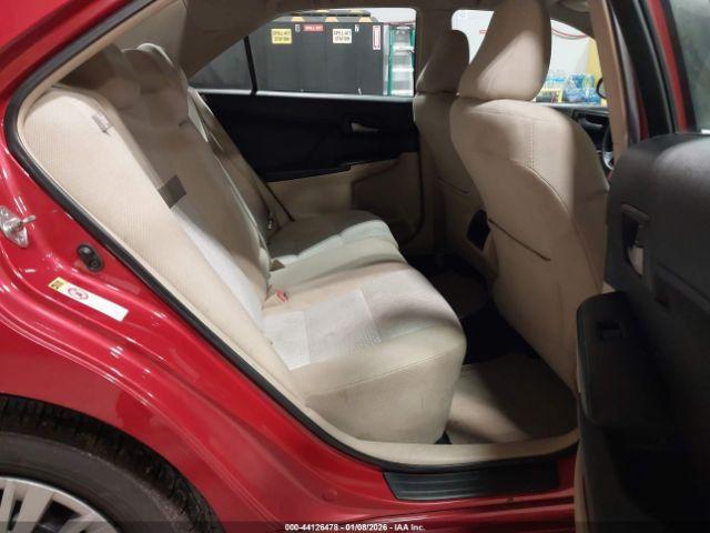 Toyota Camry Le Image 6