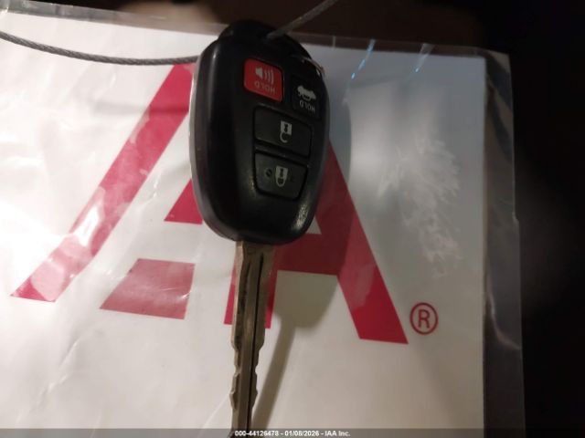 Toyota Camry Le Image 5