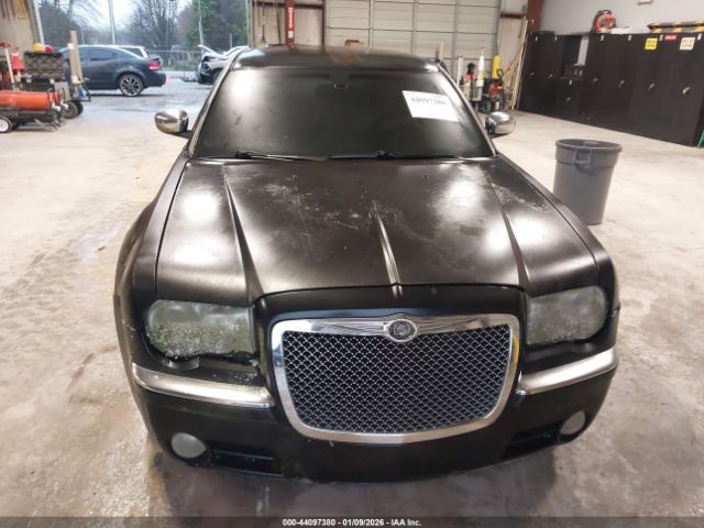 Chrysler 300c Image 7