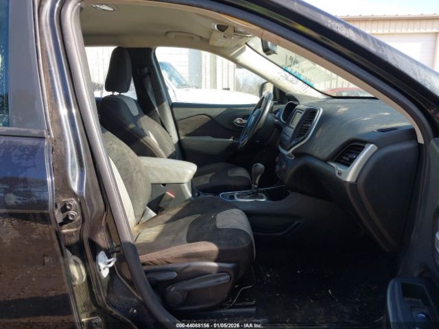 Jeep Cherokee Sport Image 9