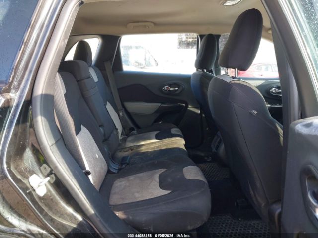 Jeep Cherokee Sport Image 6