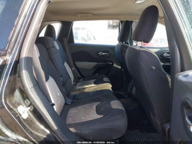 Jeep Cherokee Sport Image 6