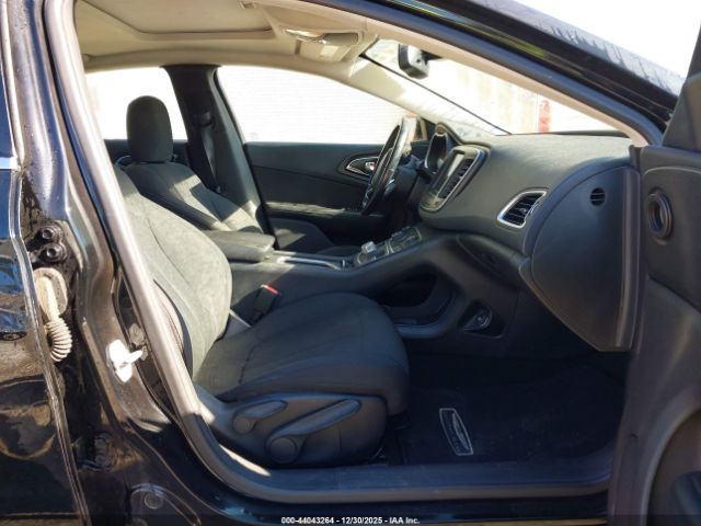 Chrysler 200 Limited Image 3