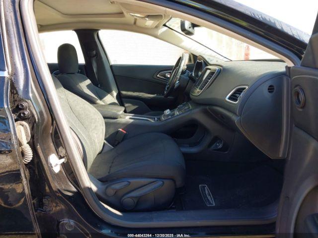 Chrysler 200 Limited Image 3