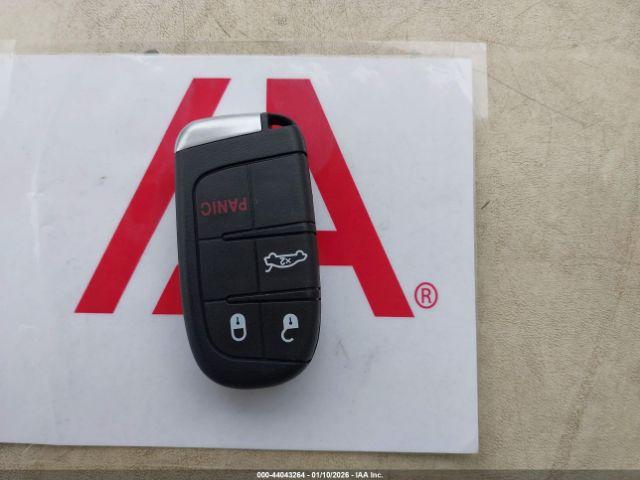 Chrysler 200 Limited Image 6